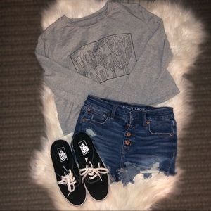 🚨 NWOT!🚨 Cropped Long Sleeve Graphic